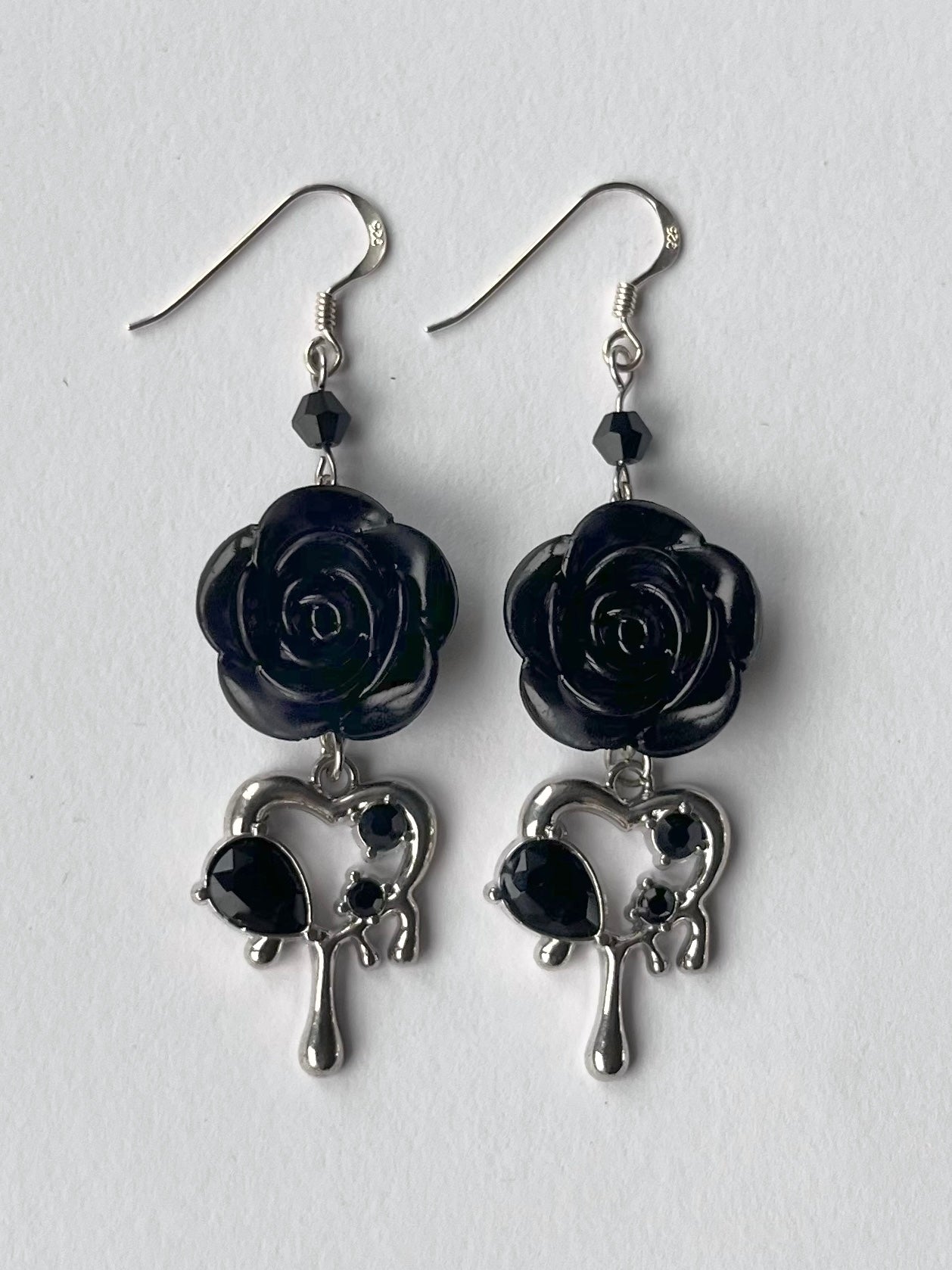 𝐁𝐥𝐚𝐜𝐤 𝐑𝐨𝐬𝐞 𝐄𝐚𝐫𝐫𝐢𝐧𝐠𝐬