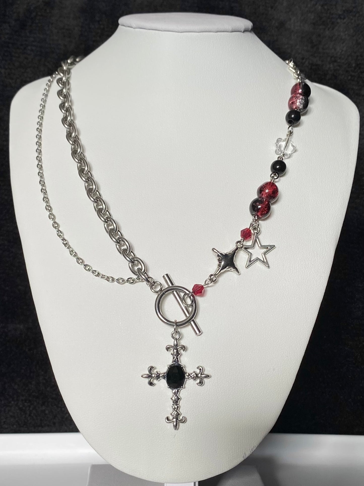 𝐆𝐥𝐢𝐭𝐜𝐡 𝐂𝐫𝐨𝐬𝐬 𝐍𝐞𝐜𝐤𝐥𝐚𝐜𝐞