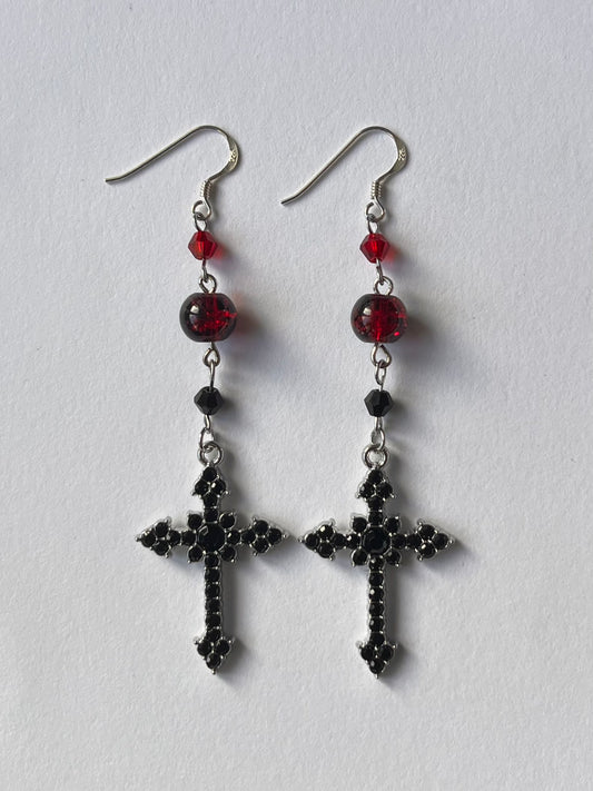 𝐆𝐨𝐭𝐡𝐢𝐜 𝐂𝐫𝐨𝐬𝐬 𝐄𝐚𝐫𝐫𝐢𝐧𝐠𝐬